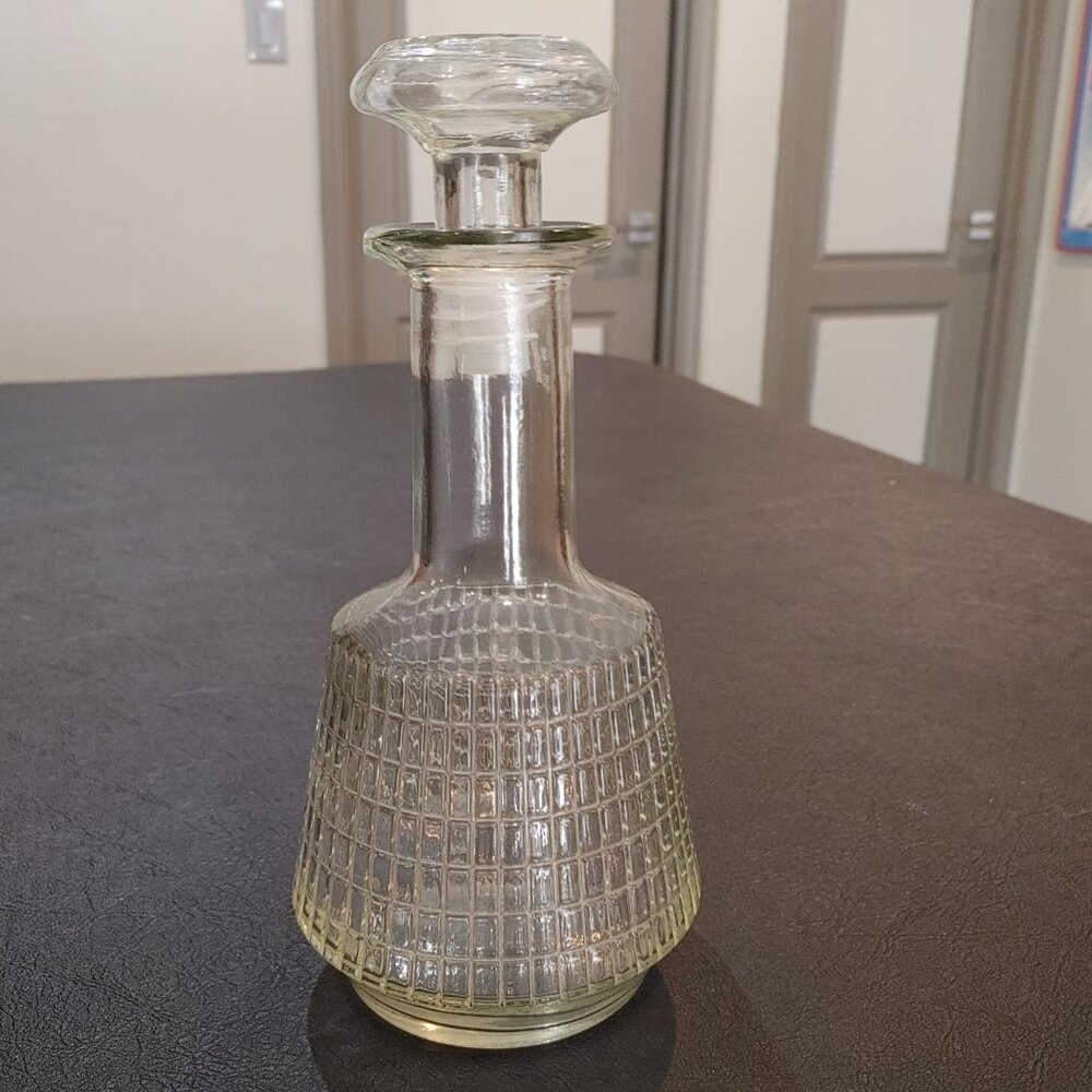 Barton's Canadian Supreme, Square Cut Glass, D-396 Decamter